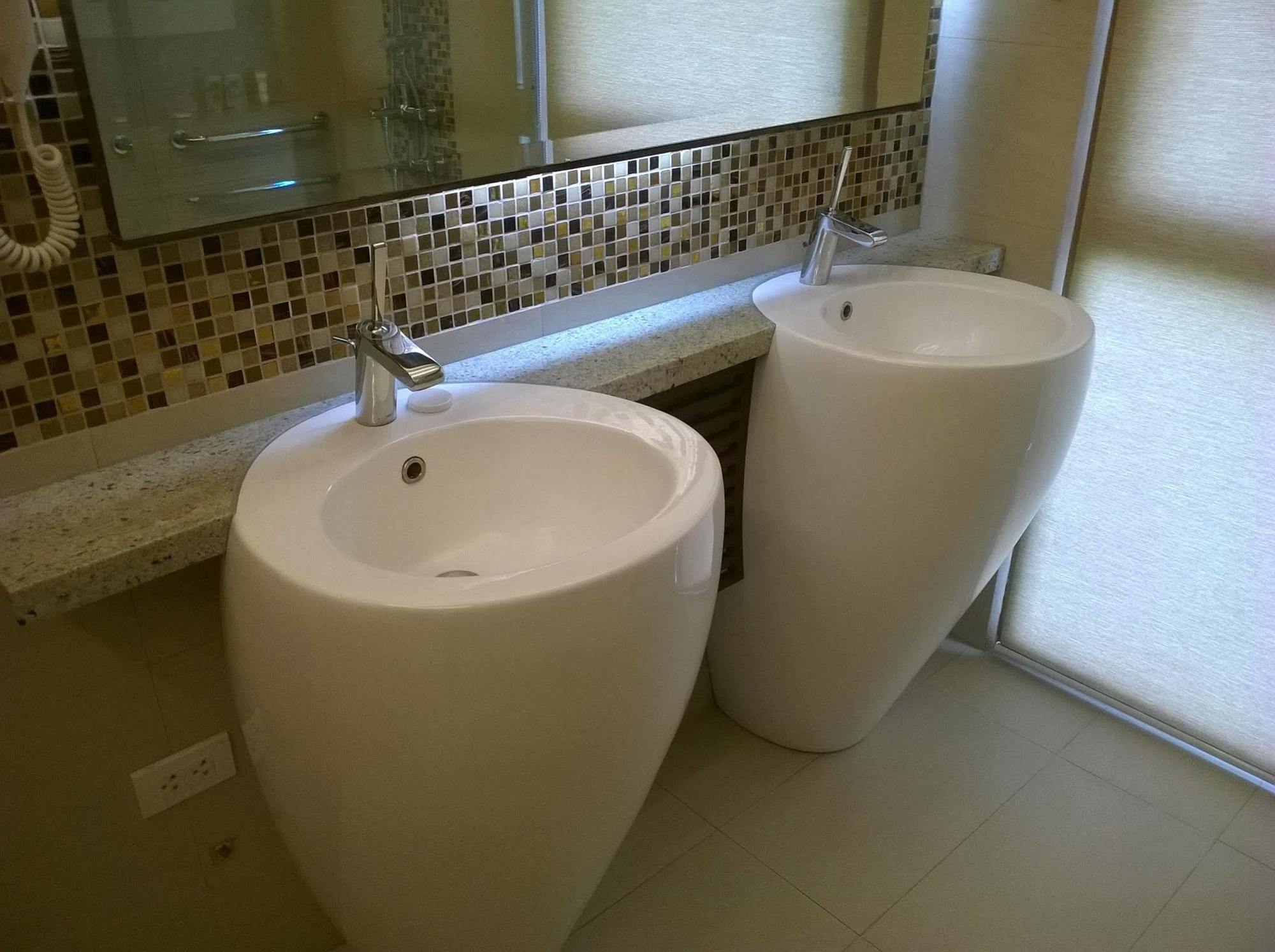 Skinetics Wellness Center Boutique Hotel Iloilo Extérieur photo